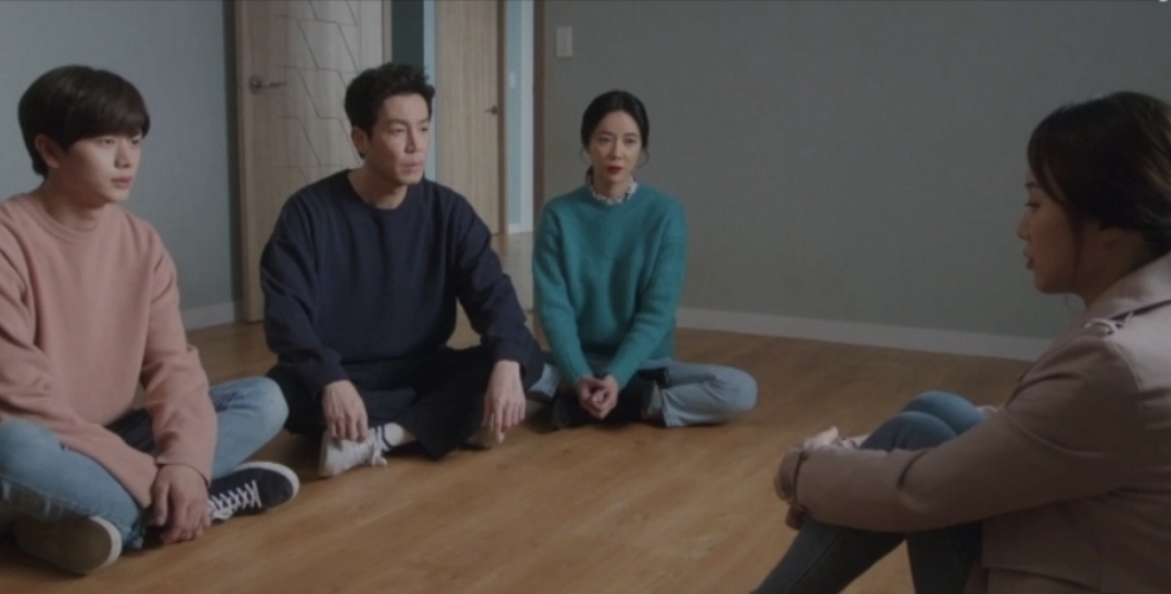 [잡담] 귀궁 윤갑이랑 중전 이미 같작에서 만났네? | 인스티즈