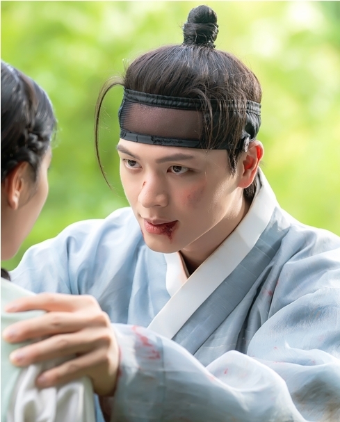 [정보/소식] '절친 커플' 육성재 김지연 '귀궁' 神들린 시너지, 시청률 OTT 랭킹 싹쓸이 | 인스티즈