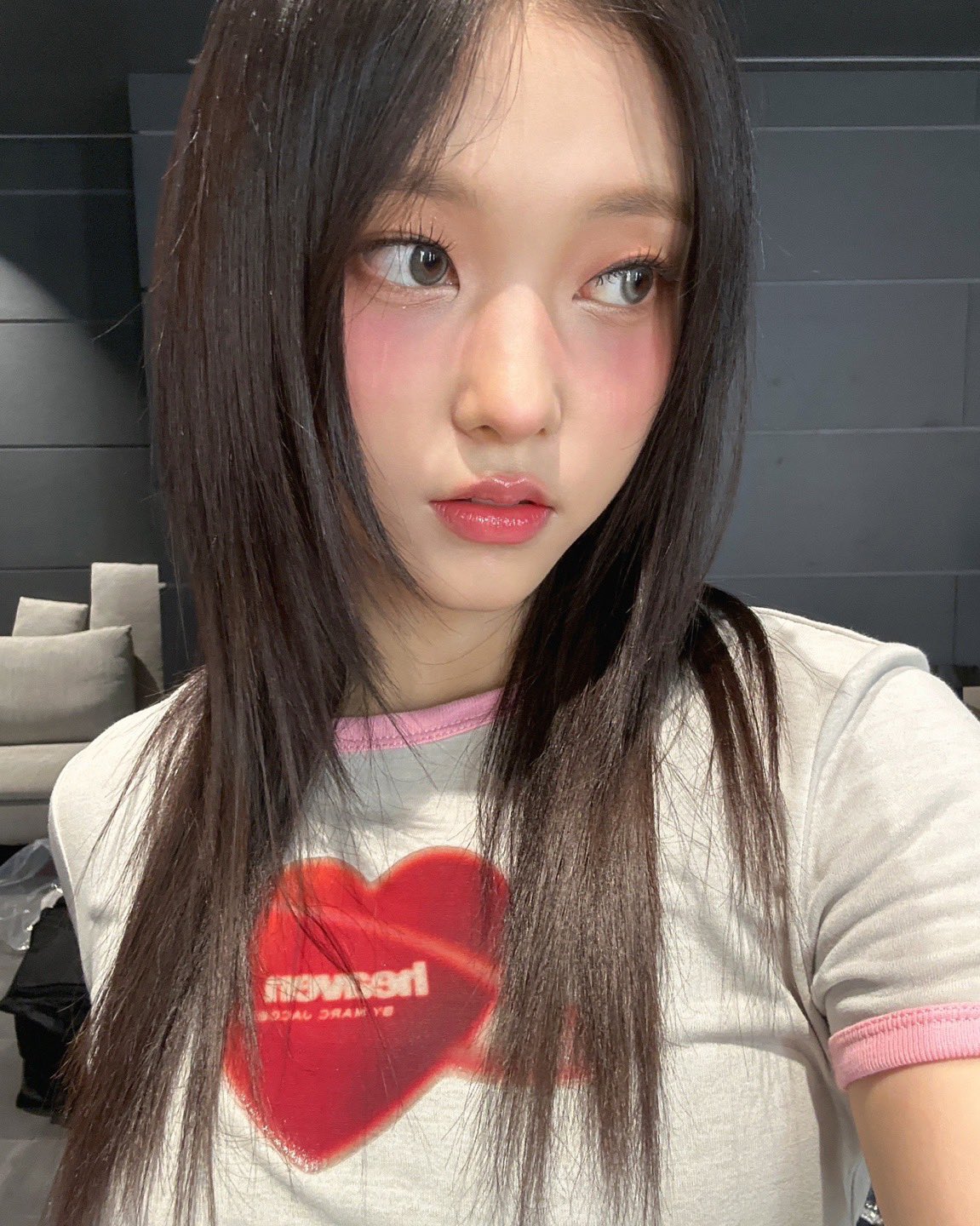 [잡담] 뉴진스 해린 블러셔 뭘까...?? | 인스티즈