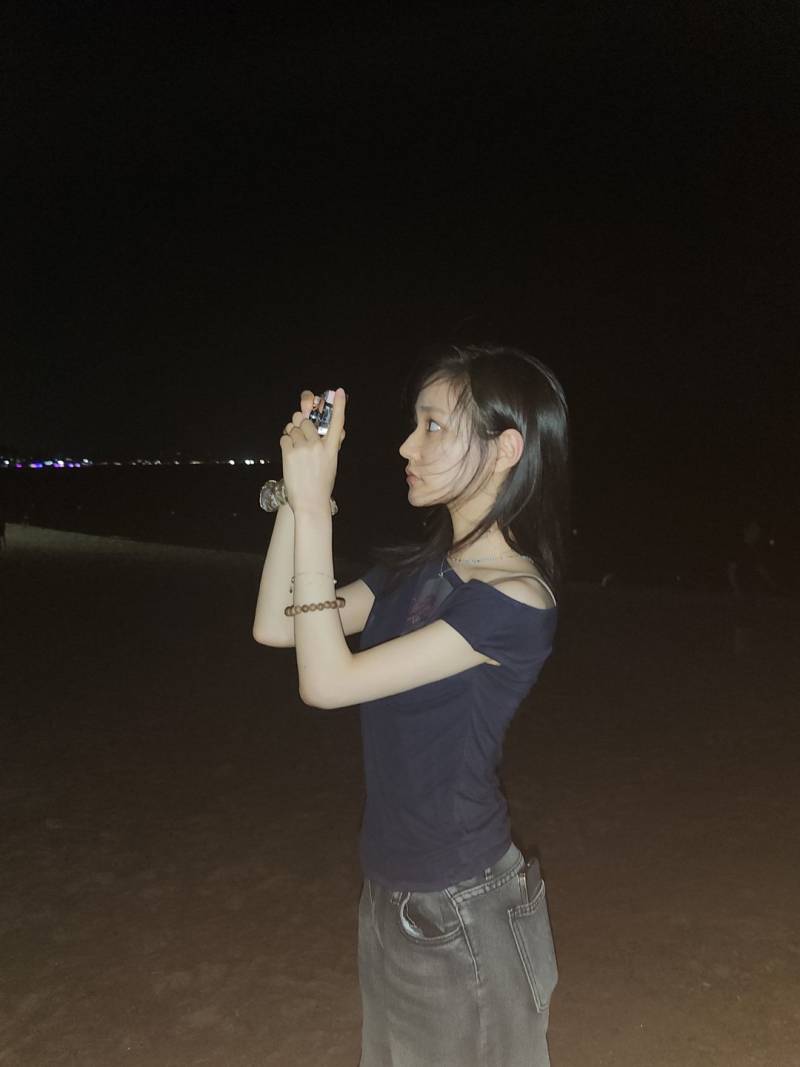 화장기없이 밤바다 구경하는 키키 지유 장발시절.jpg | 인스티즈