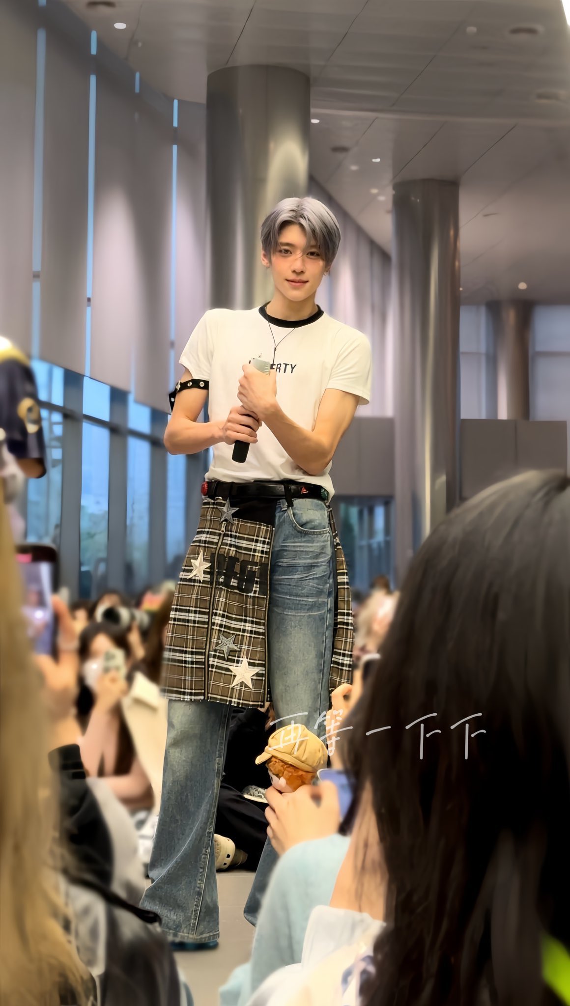 [잡담] 에에엥엥??? 시온? 진짜 실물 이래?????? | 인스티즈