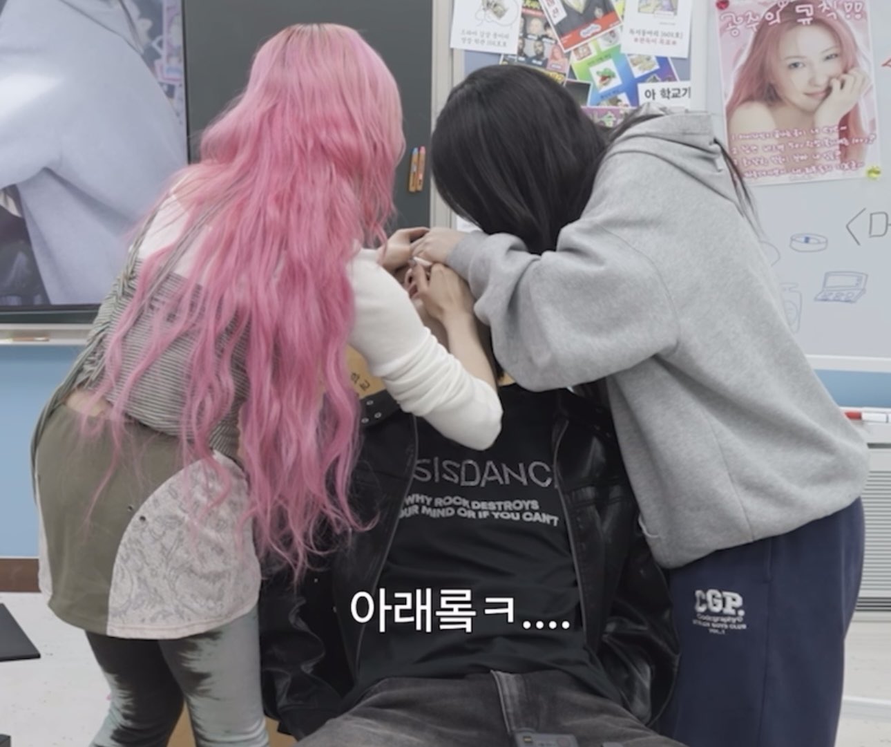 [잡담] 어제 최애의 최애에서 수빈 렌즈 끼는 거 진짜 웃겨섴ㅋㅋㅋㅋ | 인스티즈