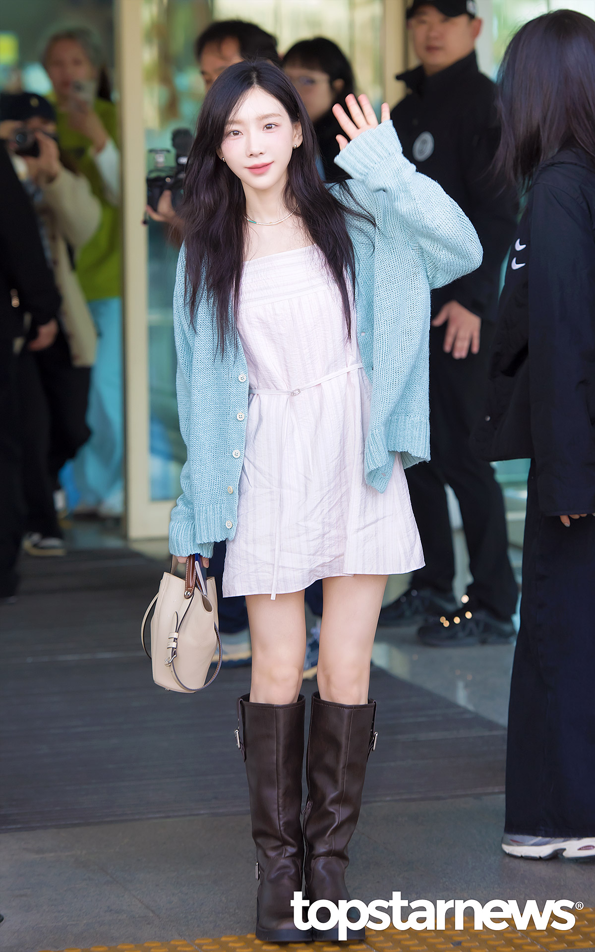 [잡담] 오늘 태연 머리부터 발끝까지 다 따라사고싶어 | 인스티즈