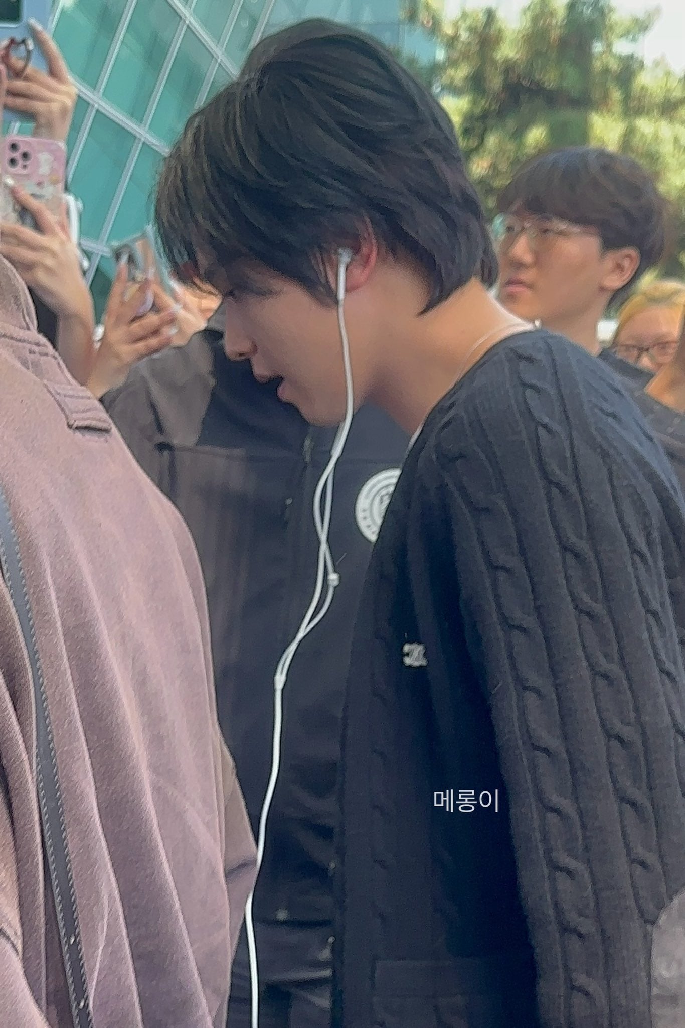 [잡담] 해찬이 오늘 공항에서 입은 가디건말이야 | 인스티즈