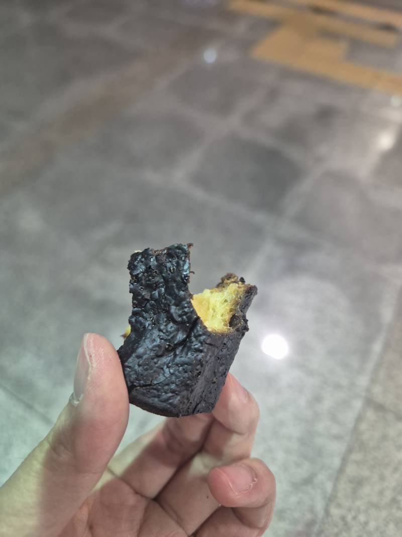 [잡담] 까눌레 원래 탄맛나는거니 | 인스티즈