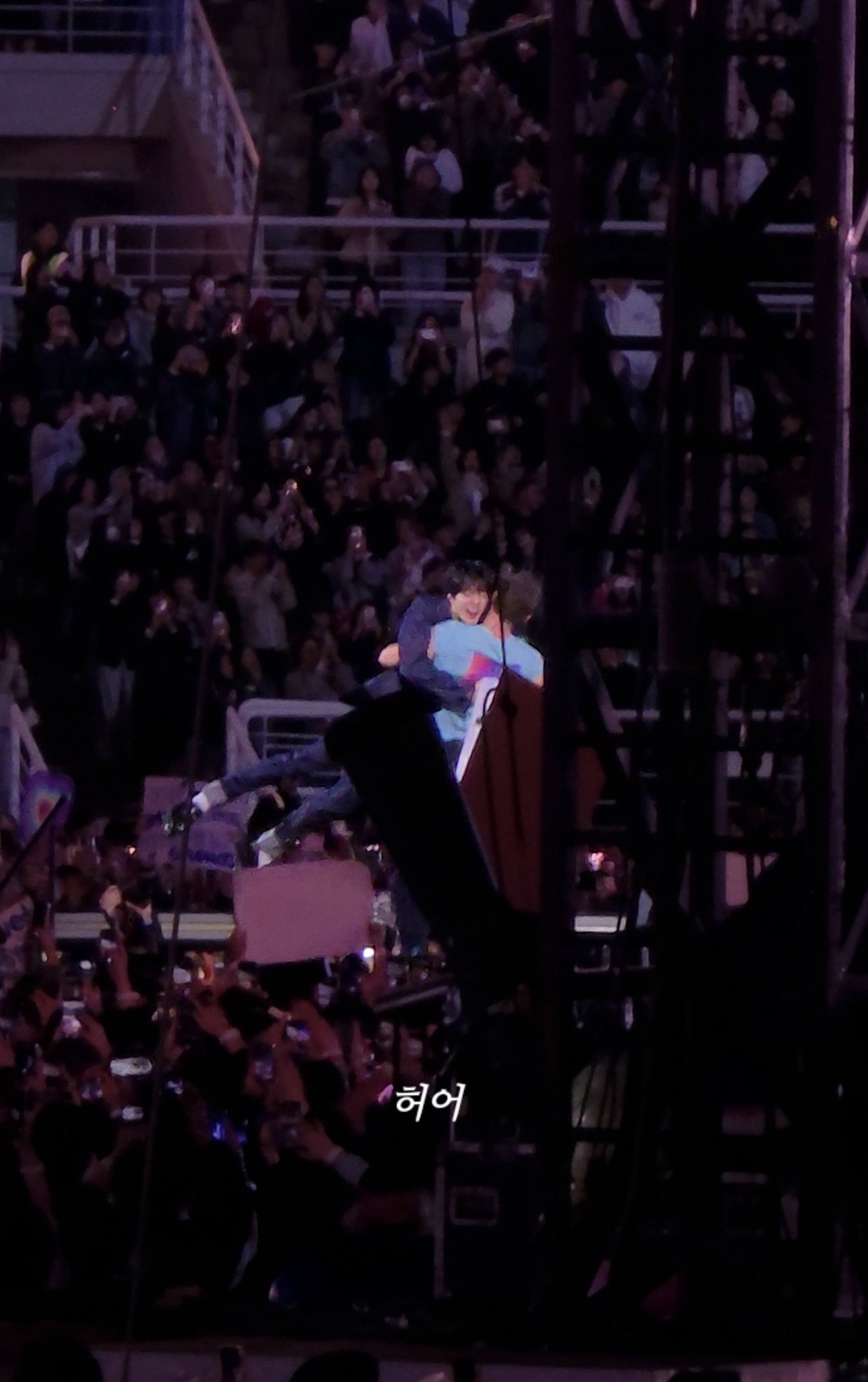 [잡담] 방탄 진 무슨 폴댄스 하는 줄 | 인스티즈