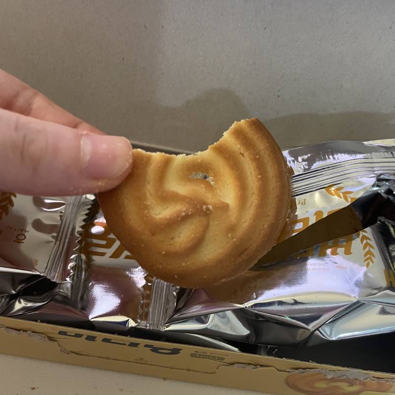 [잡담] 버터링 진짜 ㅇ오랜만에 먹는데 원래 이런 맛이었나..? | 인스티즈