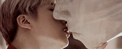 [잡담] 방탄 진 동상 키스신 찍을 때 | 인스티즈