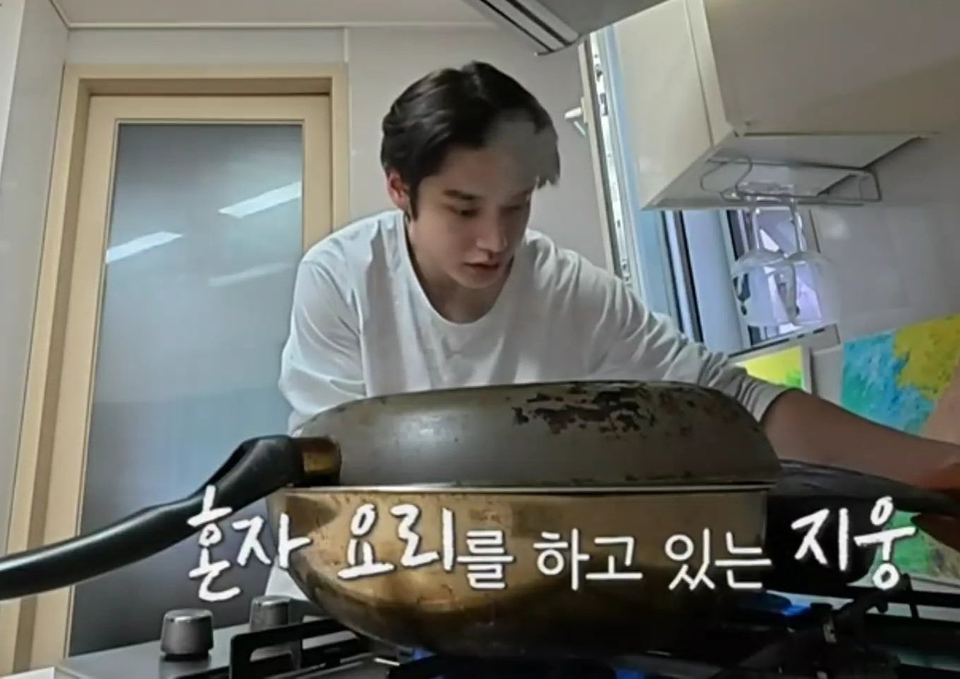[잡담] 지웅아 후라이팬 하나 사자 | 인스티즈