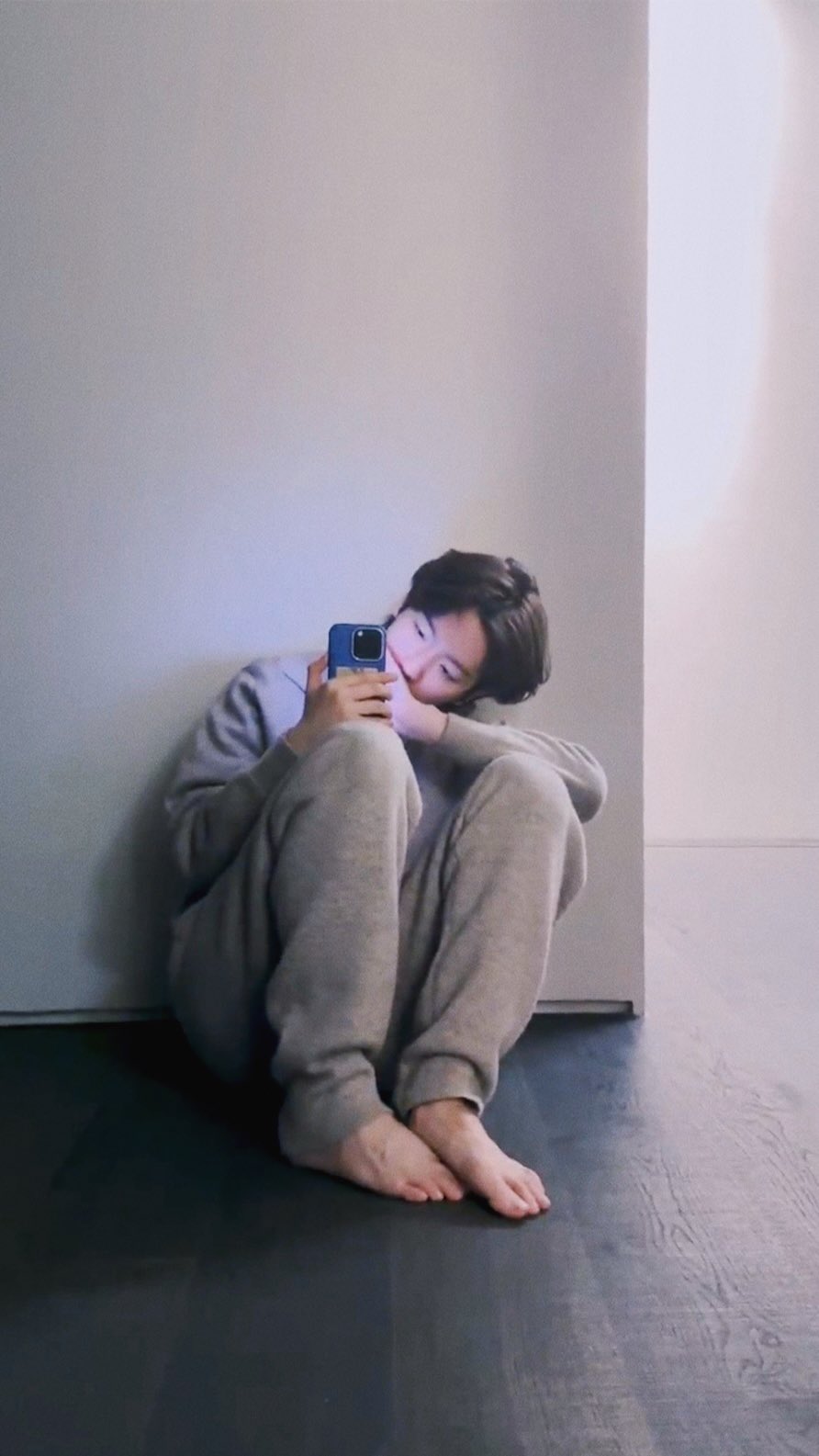 [잡담] 백현이 거울셀카 실력 점점 늘어… | 인스티즈