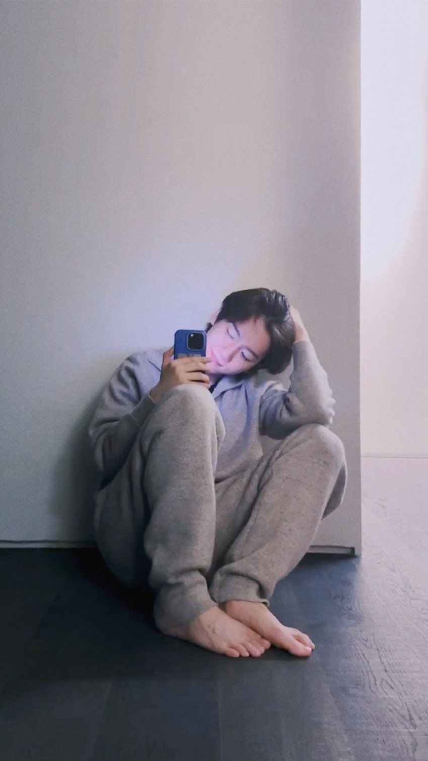 [잡담] 백현이 거울셀카 실력 점점 늘어… | 인스티즈