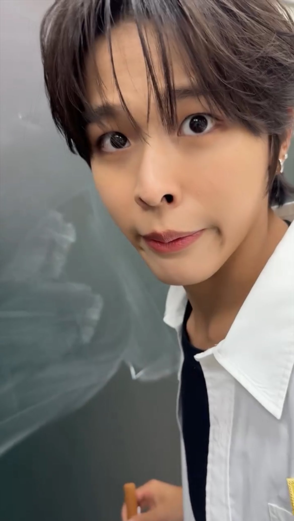 [잡담] 리쿠 영통할때 최애로 고른 기니 이거 닮지 않음? | 인스티즈