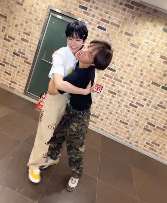 [잡담] 유우시 카이 sbn이랑 안을 때 표정 봐 | 인스티즈