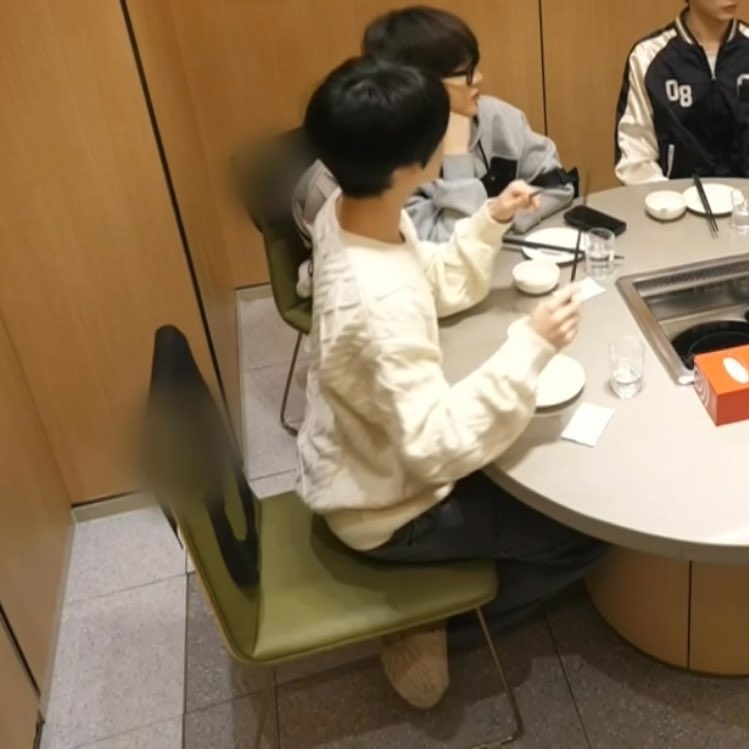 [잡담] 유진이 바른 자세로 훠궈 먹는거 넘 코여유ㅓ | 인스티즈