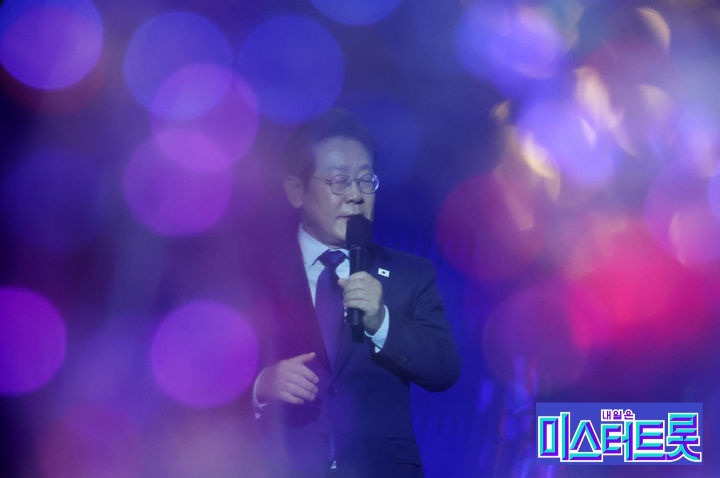 [잡담] 이재명 민주당 경선 사진인데 미스터트롯처럼 찍힘 | 인스티즈