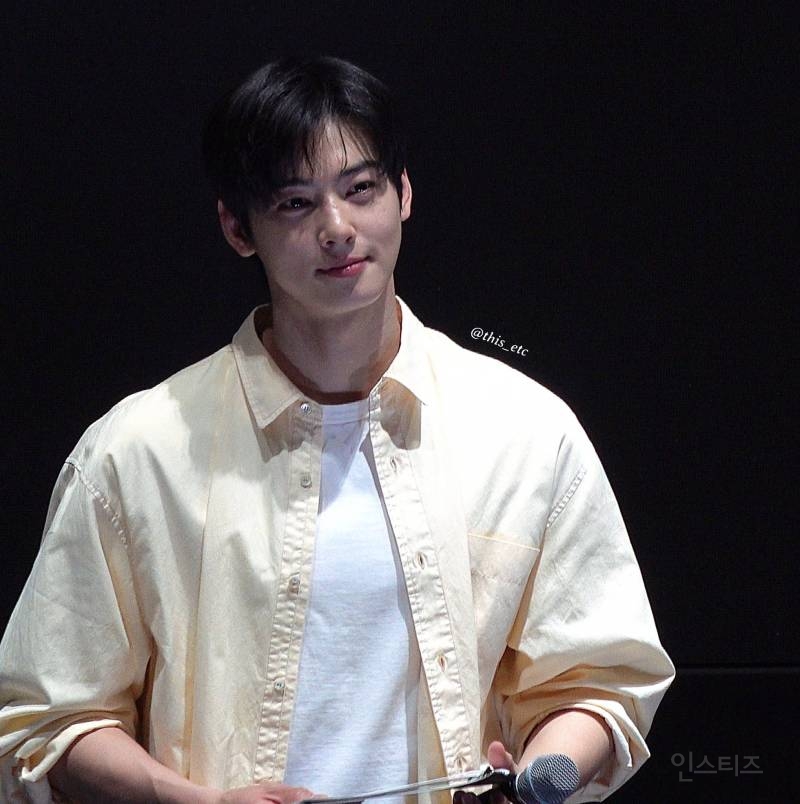 오늘자 노랑통닭행사에 노란옷입고온 차은우.jpg | 인스티즈