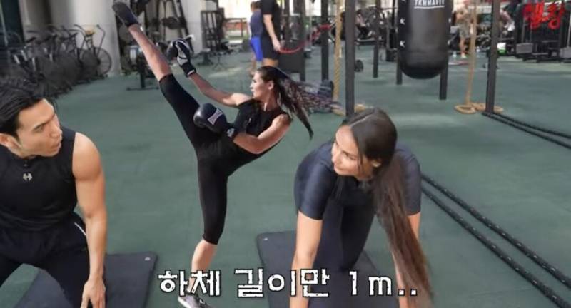 [잡담] 압도적 유전자를 보여주는 두바이 언니… | 인스티즈