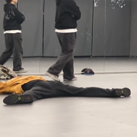 [잡담] 원빈이처럼 적극적으로 격렬하게 눕는돌 처음봨ㅋㅋㅋ | 인스티즈