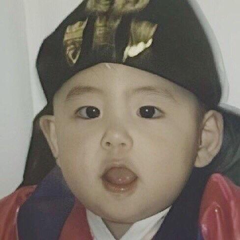 [잡담] 데이식스 원필 아기 때랑 얼굴이 똑같네 | 인스티즈