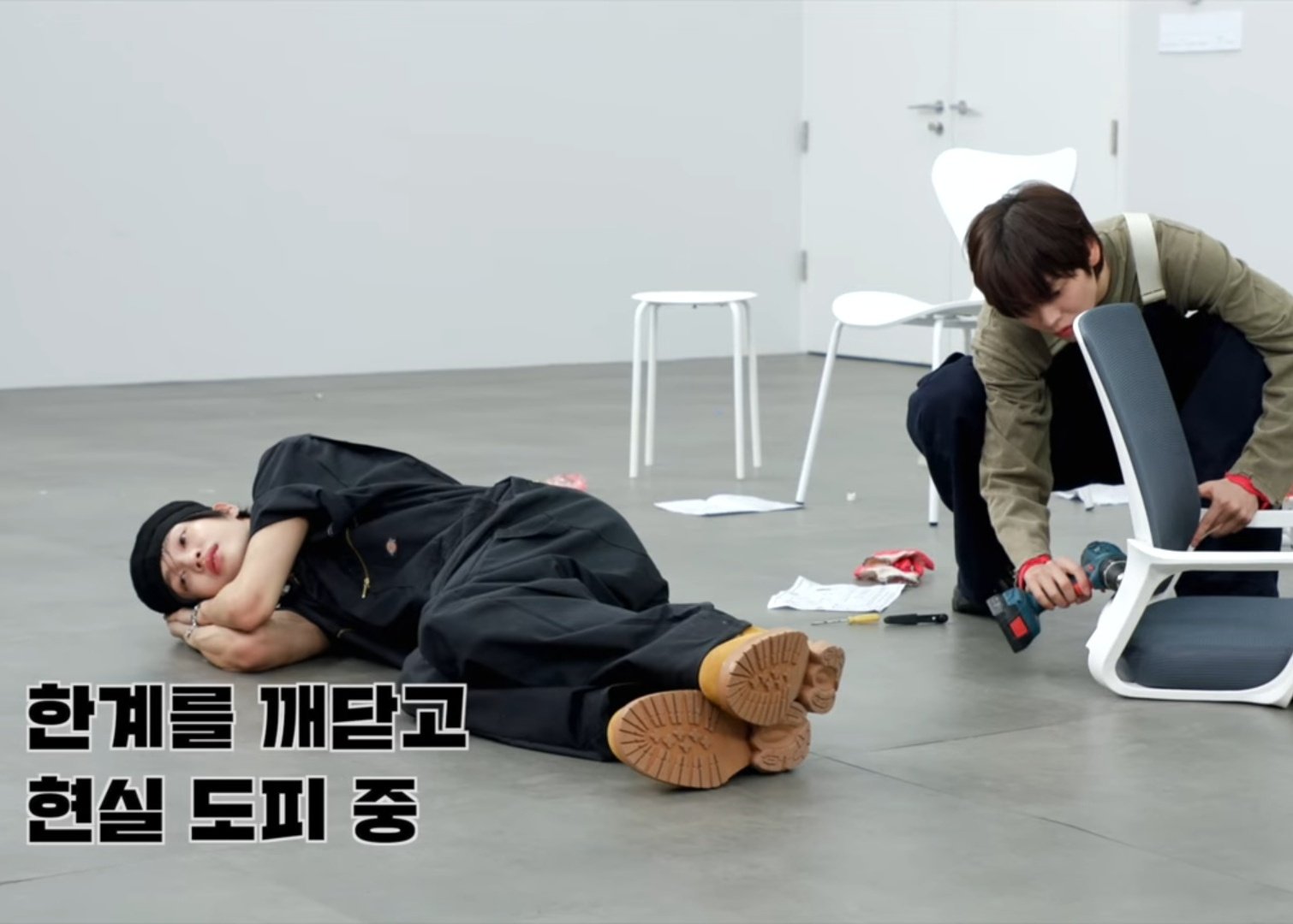 [잡담] 원빈은 왜 발까지 귀여운가 | 인스티즈