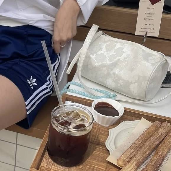 [잡담] 이거 가방 어디꺼인지 아는 살암.. | 인스티즈