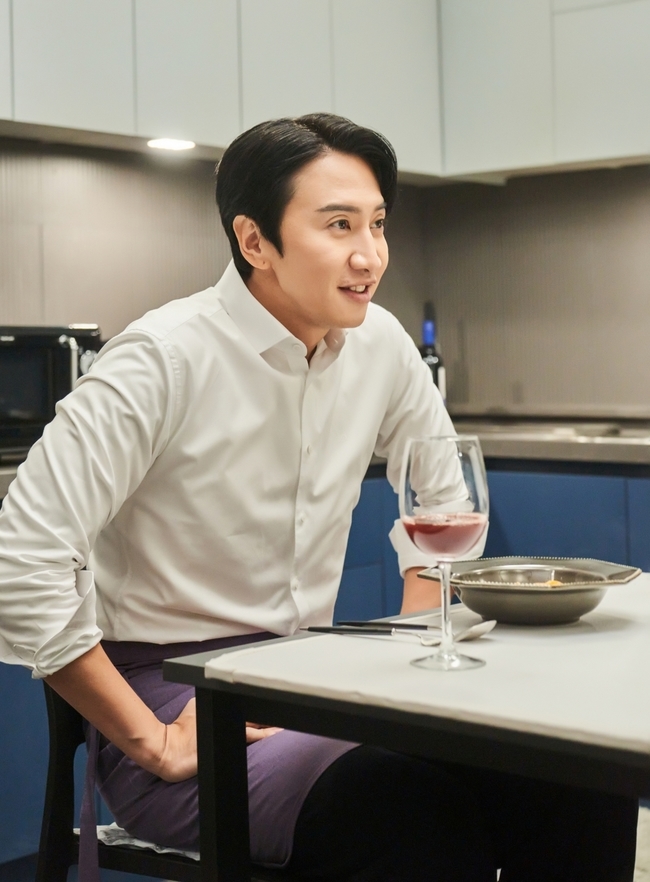[정보/소식] 이동욱♥이주빈 달콤한 눈맞춤 포착, 더 깊어졌다(이혼보험) | 인스티즈