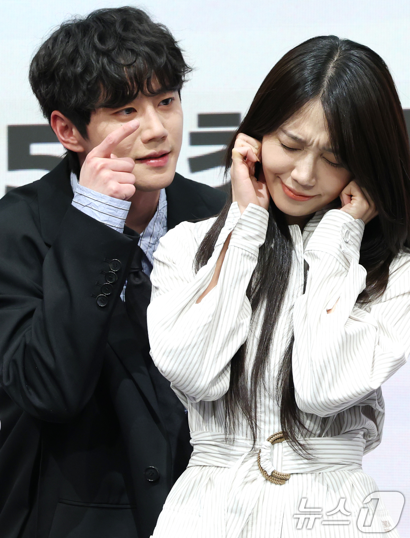 [잡담] 이준영 정은지 커플포즈가 왜 이래요 ㅋㅋㅋㅋㅋ | 인스티즈