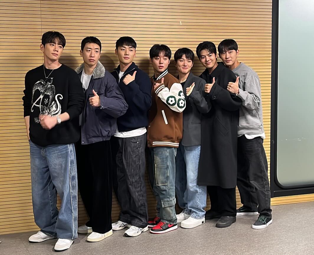 [잡담] 약영2 B팀 감독님 인스타에 약영즈 대본리딩때 단체샷 | 인스티즈