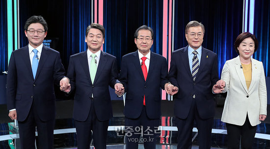 [잡담] 이제 이 사진에서 현역 정치인이 1명밖에 없네 | 인스티즈