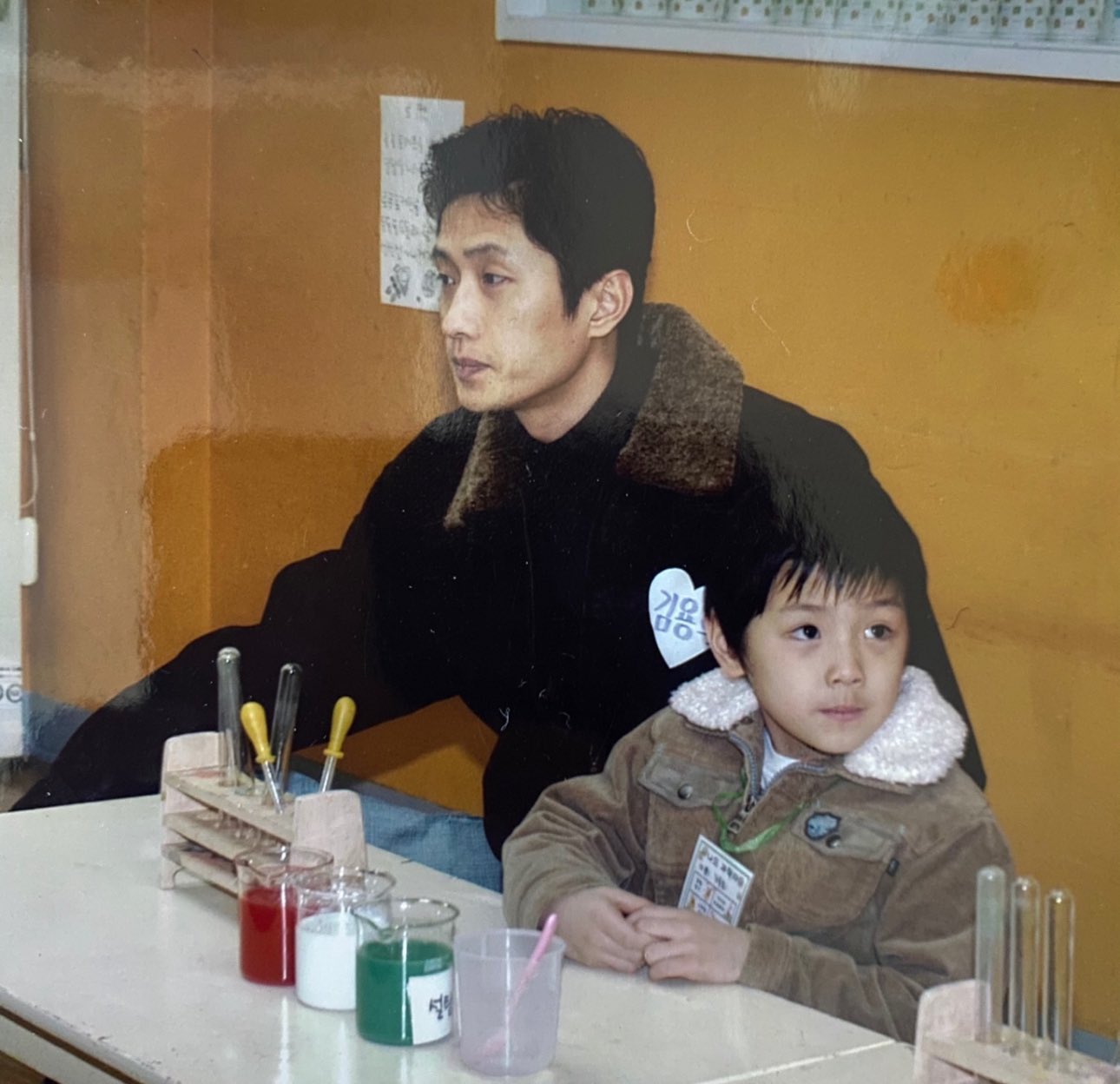[잡담] 아버님 되게 냉미남이신데 그 옆에 아들 좀 봐 | 인스티즈