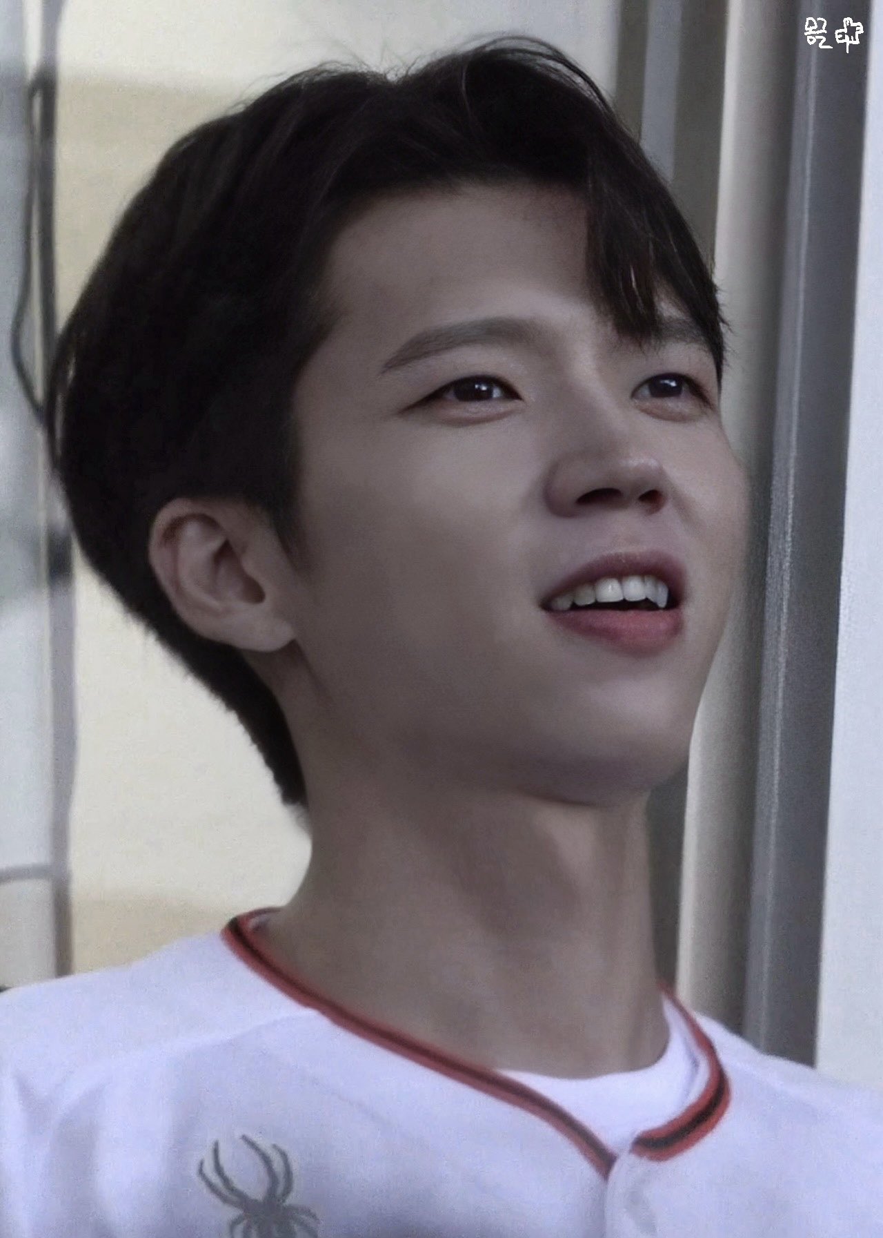 [잡담] 야구복 입은 남우현 너무 이질적인데 좋다 | 인스티즈