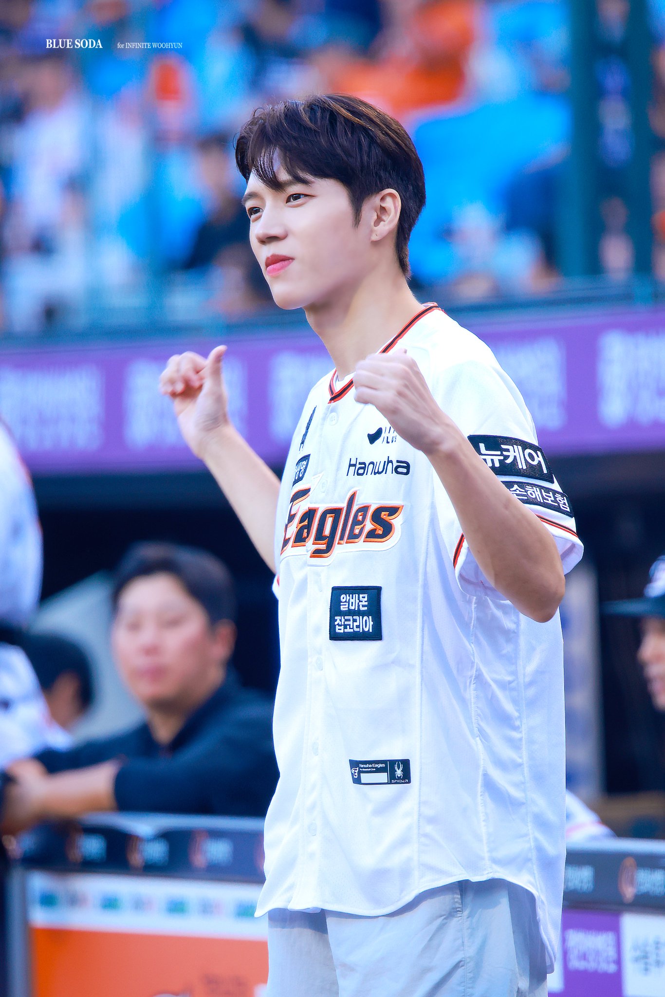 [잡담] 야구복 입은 남우현 너무 이질적인데 좋다 | 인스티즈