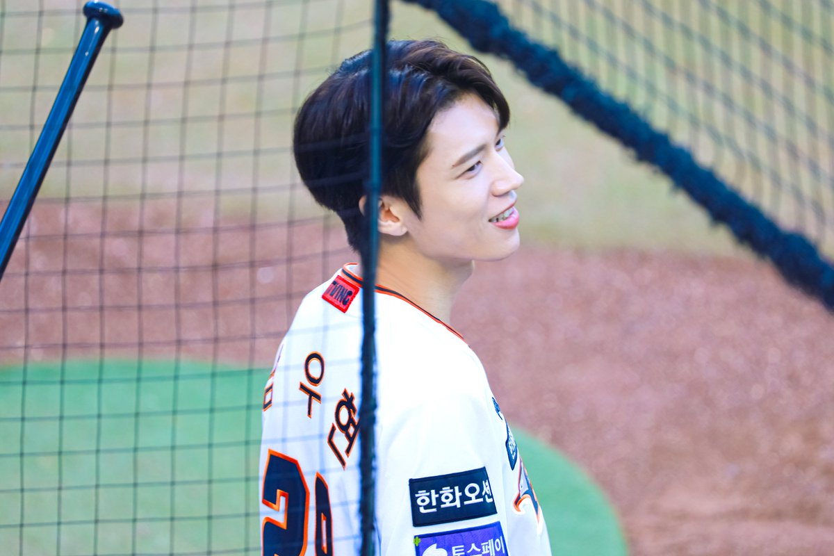 [잡담] 야구복 입은 남우현 너무 이질적인데 좋다 | 인스티즈