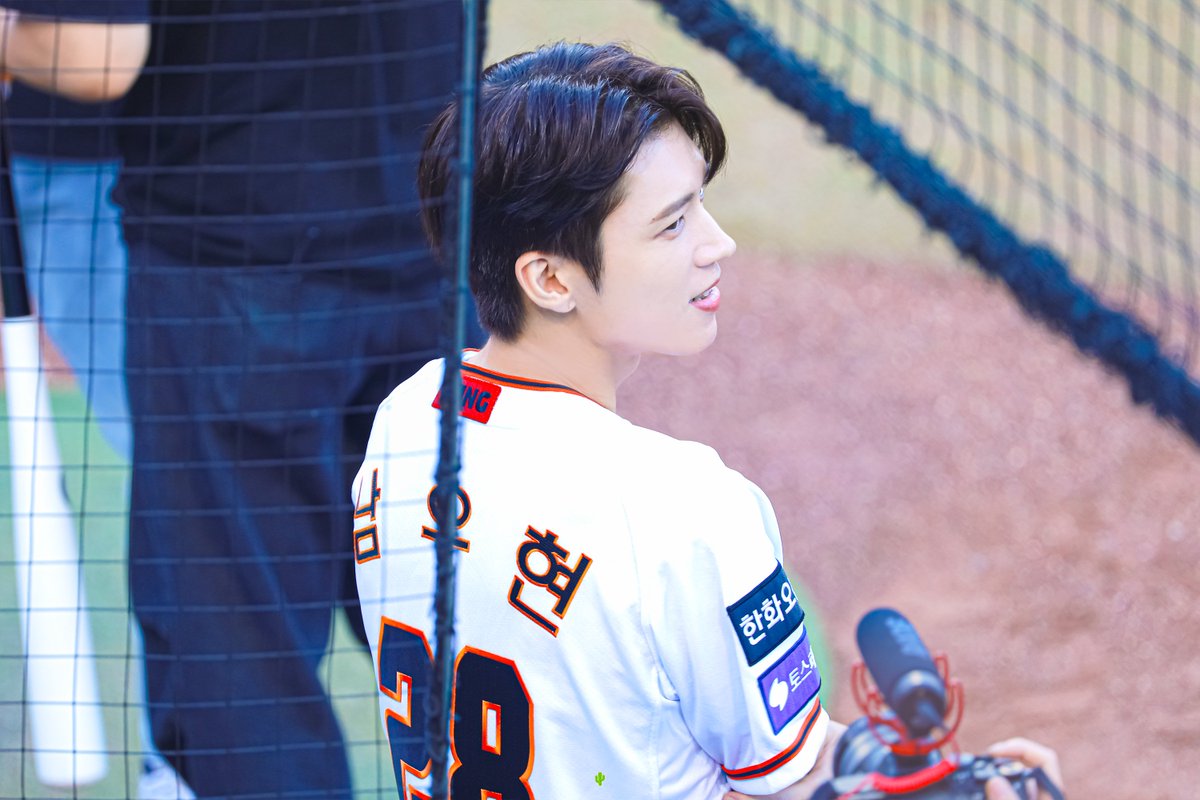 [잡담] 야구복 입은 남우현 너무 이질적인데 좋다 | 인스티즈