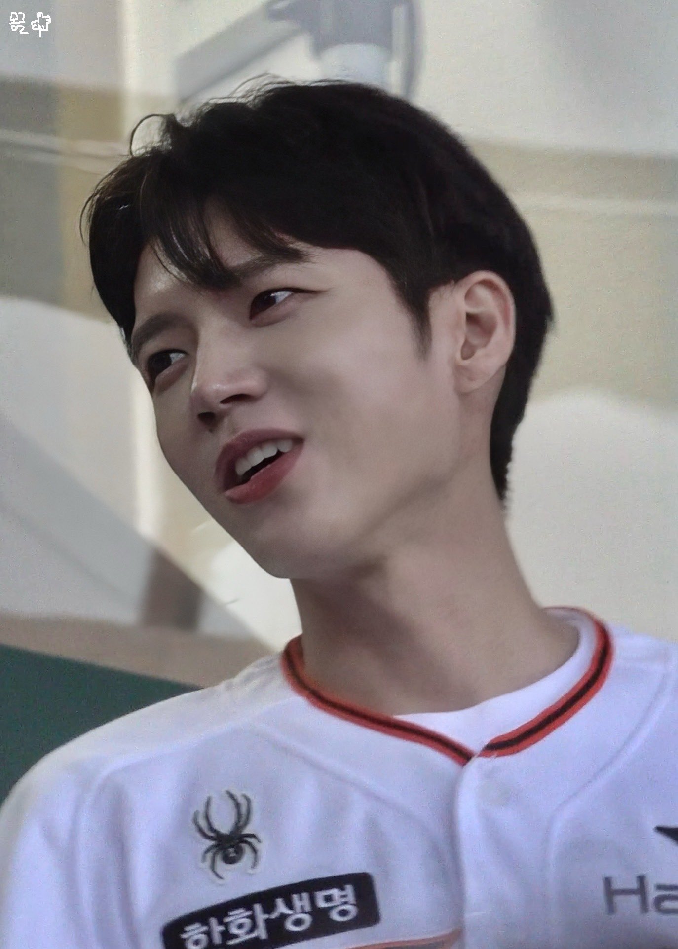 [잡담] 야구복 입은 남우현 너무 이질적인데 좋다 | 인스티즈