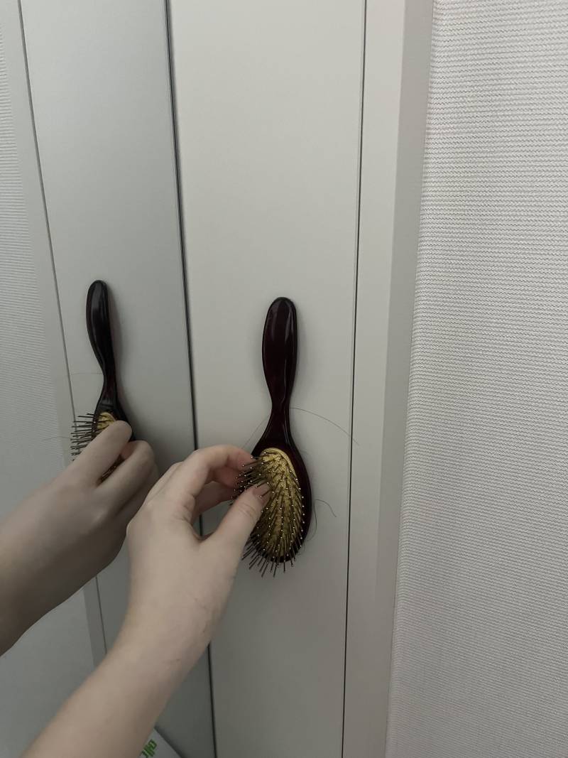 [잡담] 빗 거울옆에 사진처럼 걸어두고 싶은데 | 인스티즈