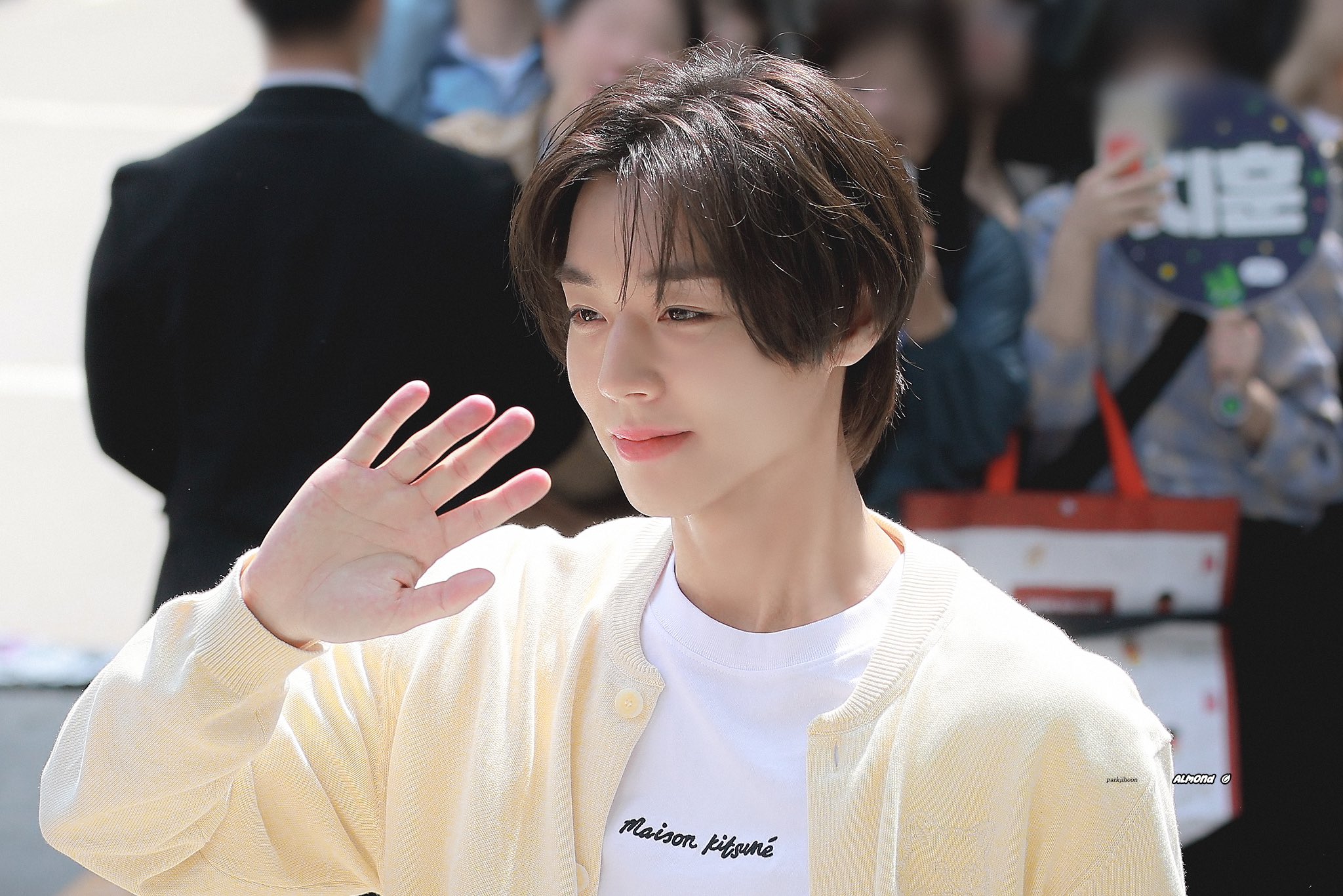 [잡담] 다들 박지훈 눈,코,입술 얘기할 때 | 인스티즈