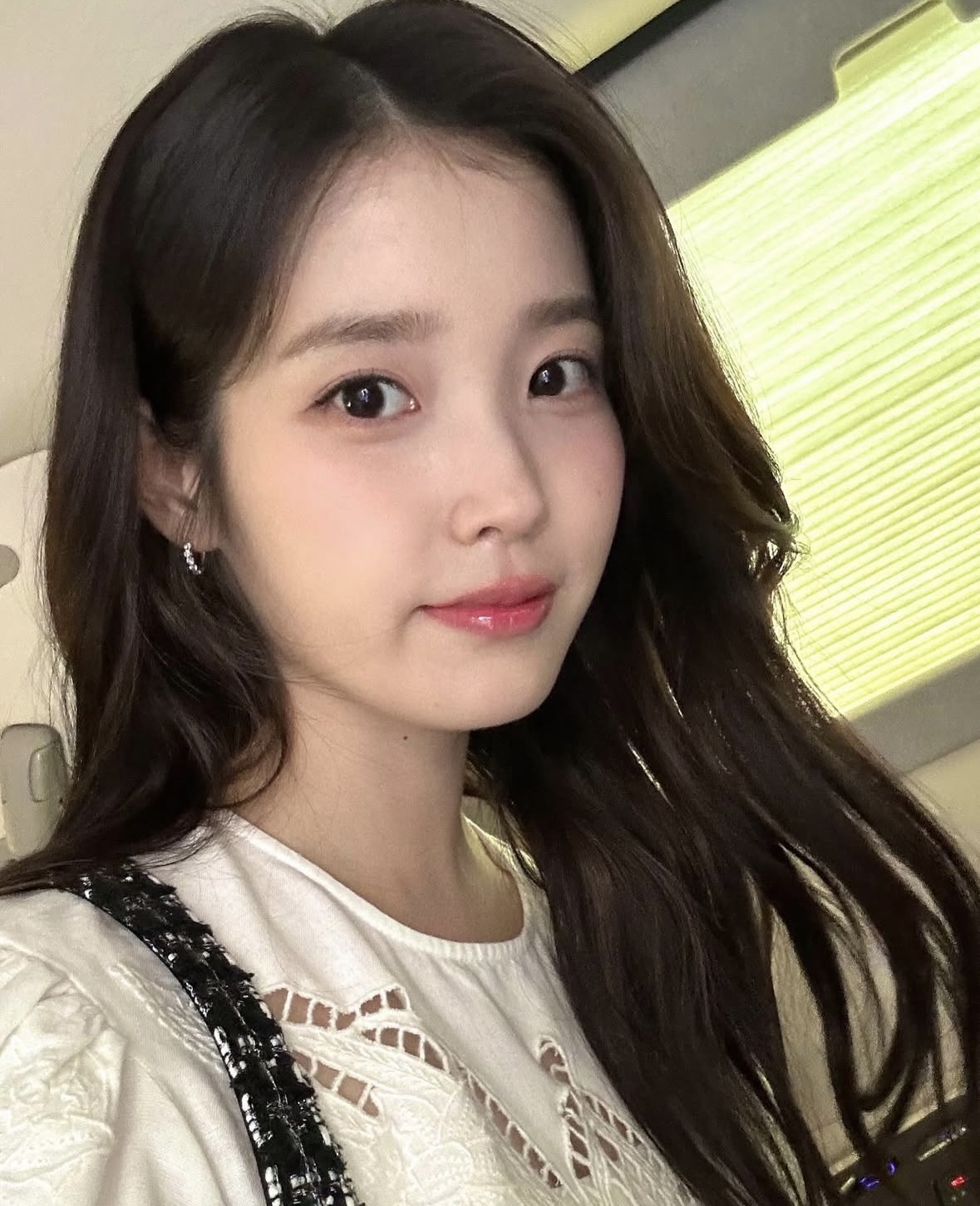 [잡담] 아이유 이날 사진 무슨 스케야? | 인스티즈