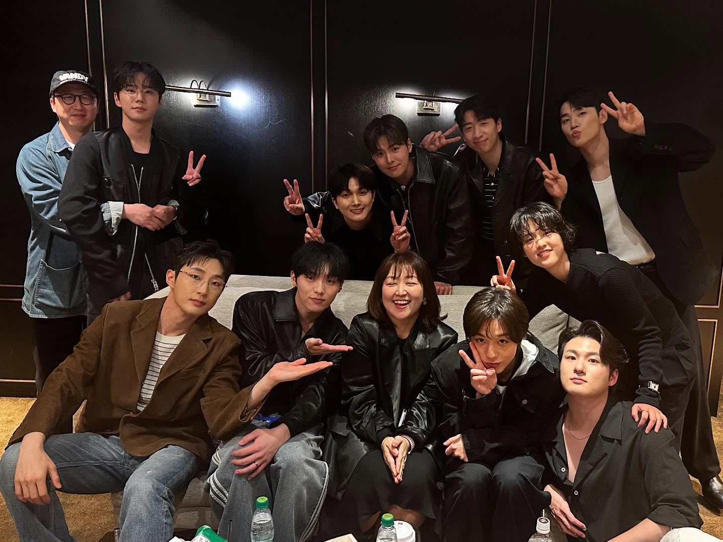 [잡담] 백은하 소장님 인스타 <약한영웅> Class 1 & Class 2 단체샷 | 인스티즈