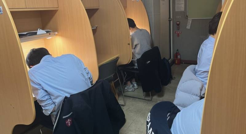 [잡담] 익들은 이런 분위기에서 공부가 잘될거같음?? | 인스티즈