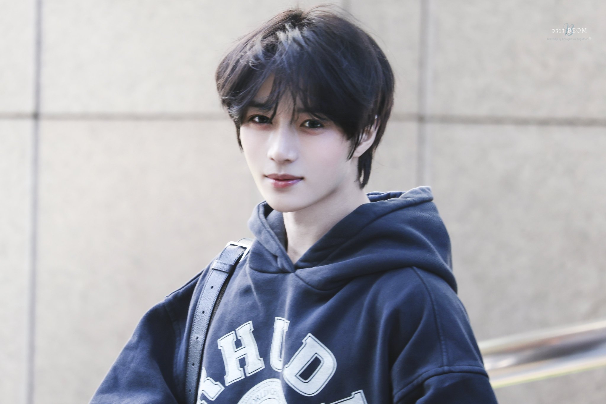 [잡담] 범규 볼 때마다 느끼는건데 넘 예쁘게 생김…! | 인스티즈