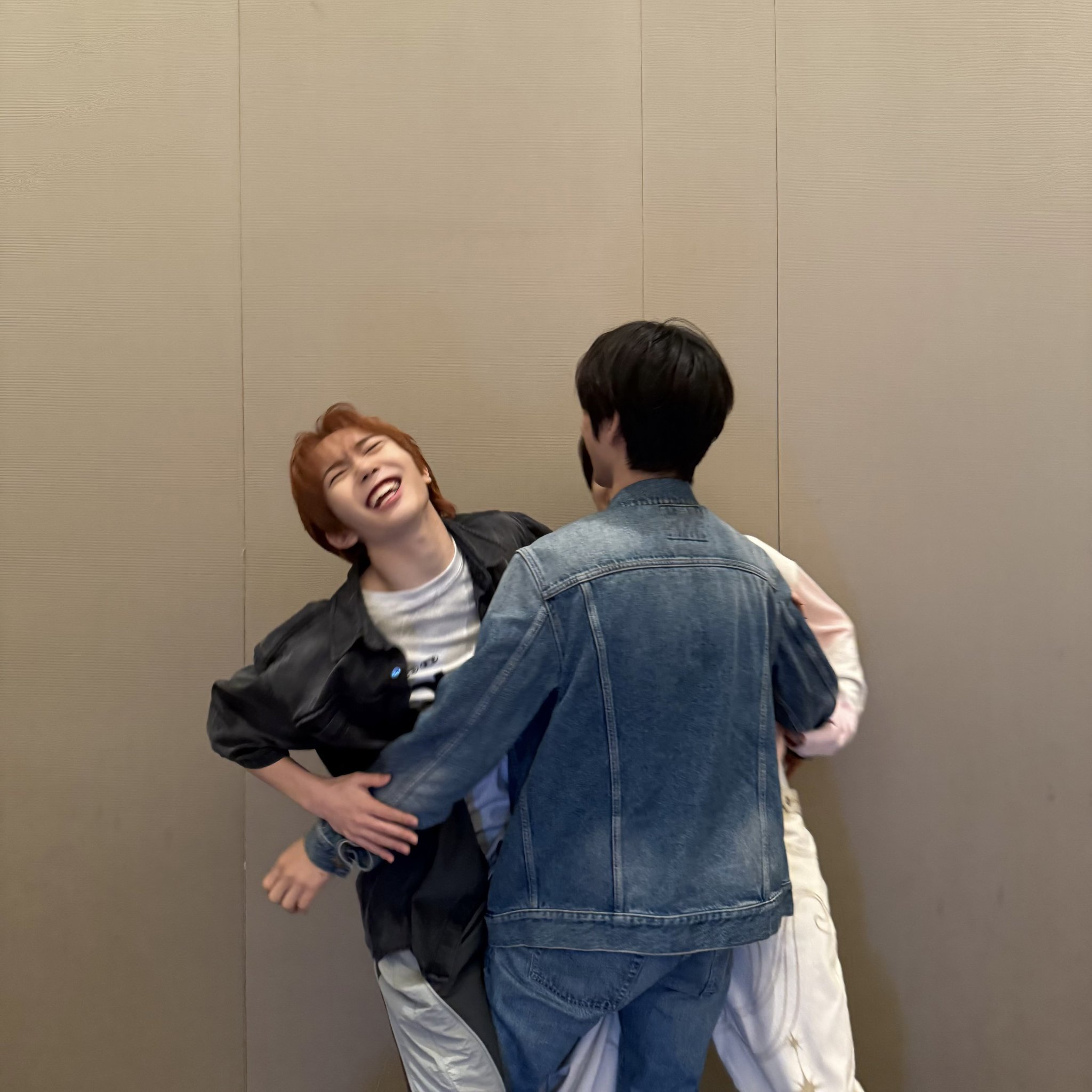 [잡담] 빵재료 또 이상한 놀이한다... ㅋㅋㅋㅋ 위시 막내라인은 퍼스널스페이스라는걸 모르는걸까요...🤔 | 인스티즈