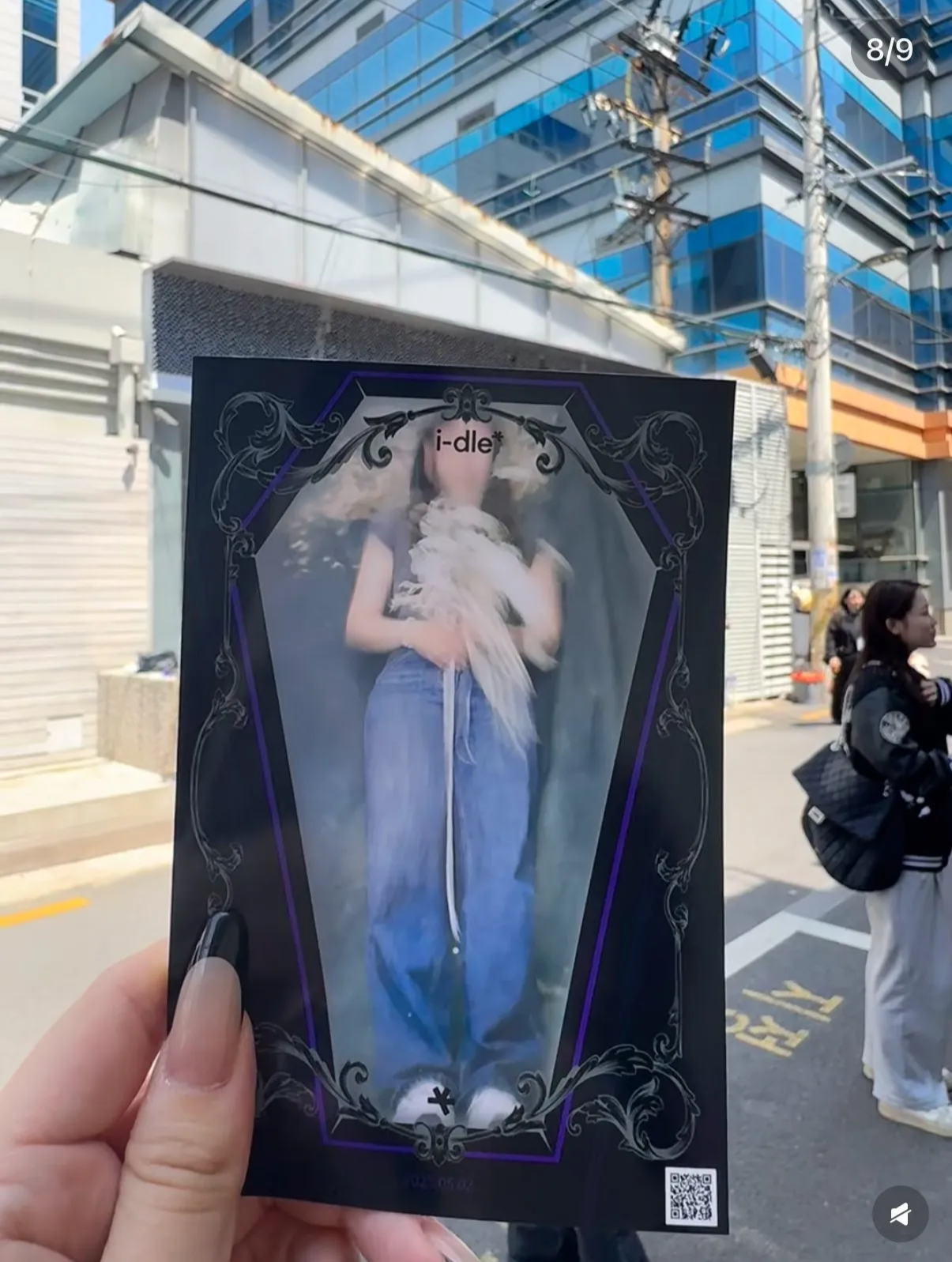 [잡담] 진짜 'G' 장례식 치르고 있다는 아이들 전시회 현장 | 인스티즈