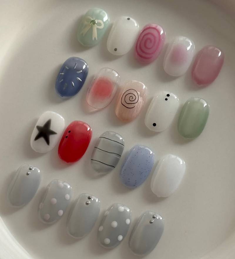 [잡담] 익들아…간만에 네일티즈💅..1시간뒤에 받는데 머하까 골라주라🌀🌀🥹 | 인스티즈