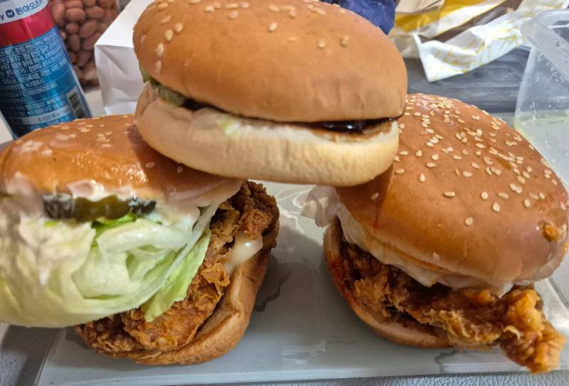 [잡담] 햄버거 3개! 내 저녁😋🍔🍔🍔 | 인스티즈