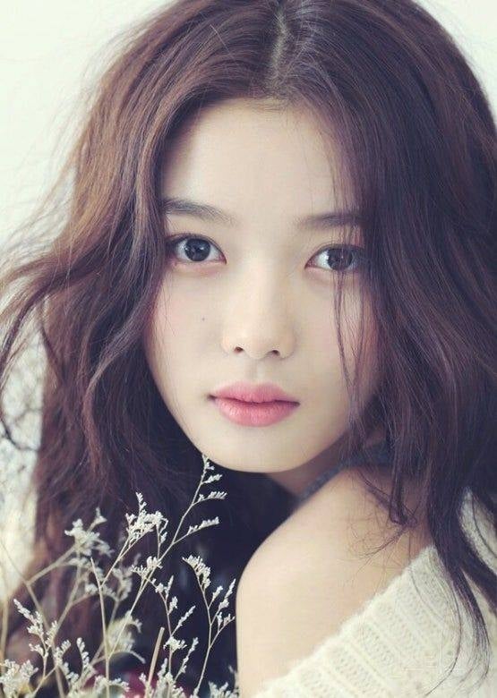 예뻐서 실검 1위 바로 찍었던 김유정 프로필 사진 | 인스티즈