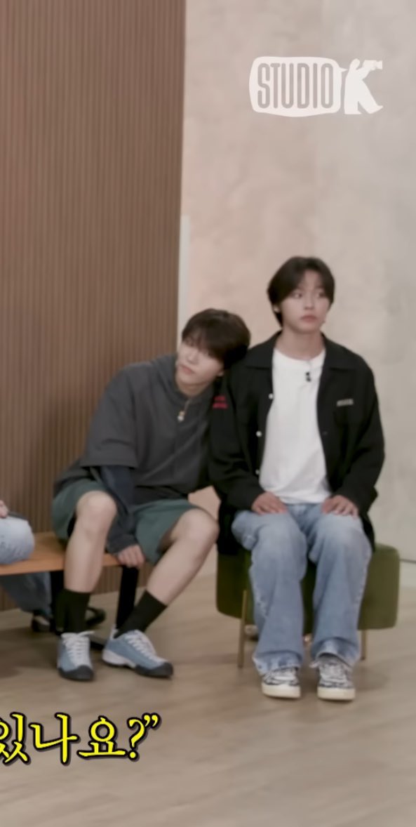 [잡담] 댕쿨 자세 개불편해 보이는데 붙어 있는거 | 인스티즈