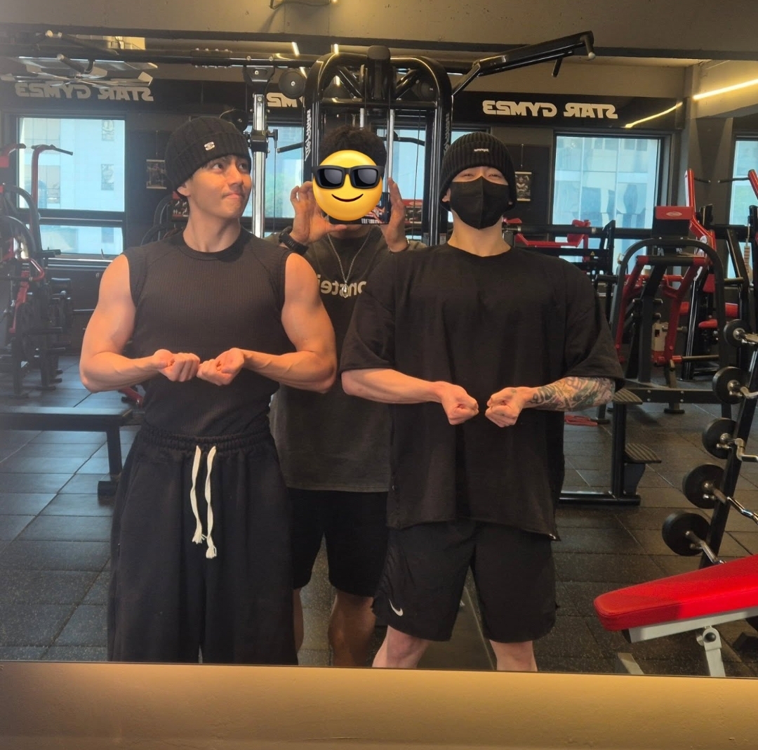 [잡담] 뷔 정국은 휴가나와서 레스토랑도 가고 운동도 같이 하고 | 인스티즈