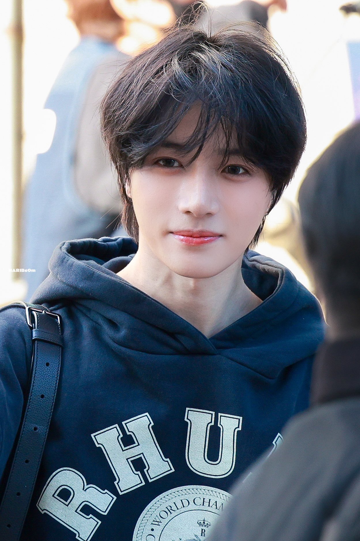 [잡담] 범규 볼 때마다 느끼는건데 넘 예쁘게 생김…! | 인스티즈