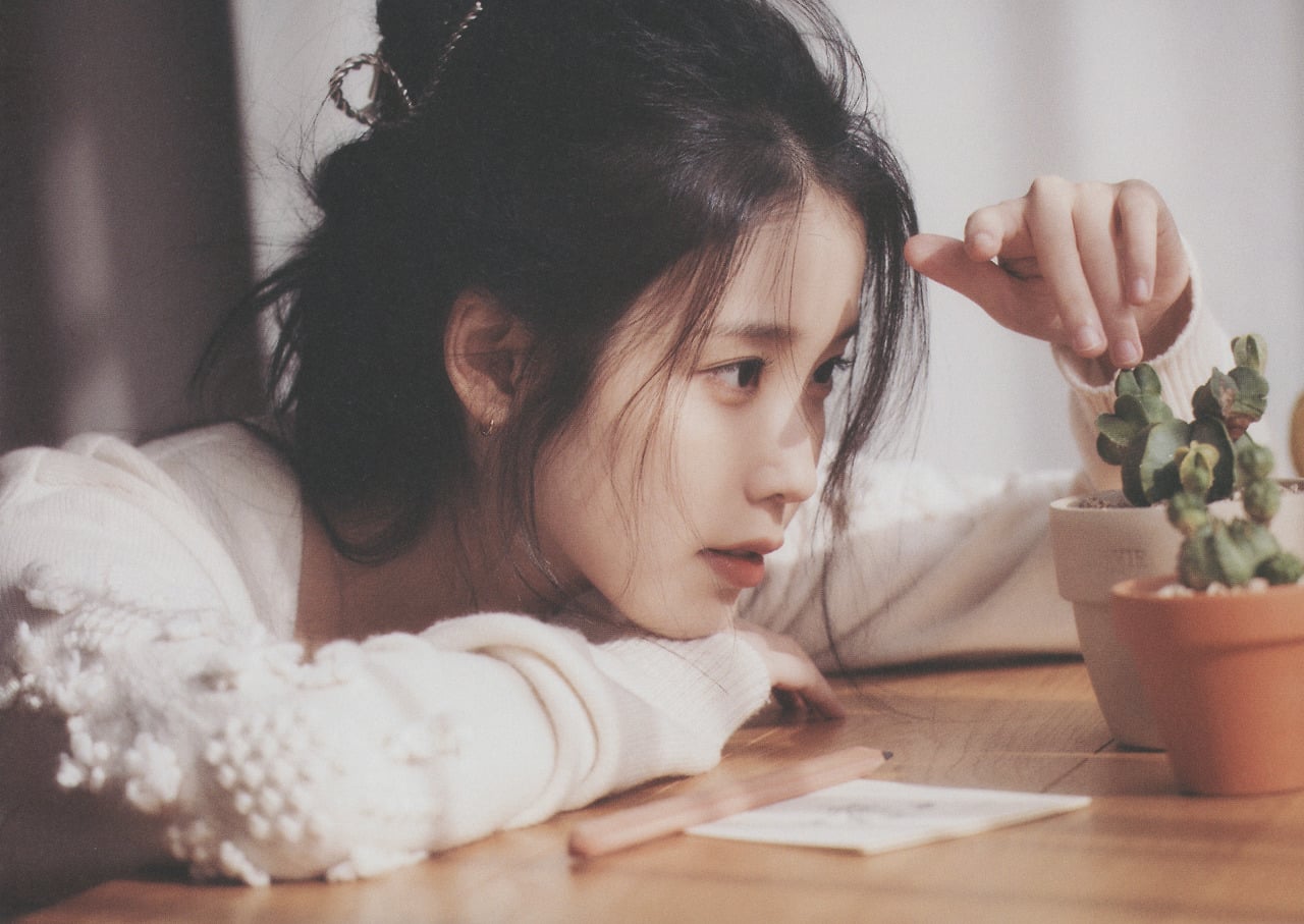 [잡담] 아이유 이런 분위기 독보적인 거 같아 | 인스티즈